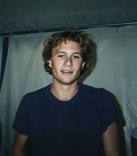 Heath Legder Aesthetic, Heath Ledger 90s, Heath Ledger Aesthetic, Health Ledger, Heath Ledger, Mia 3, April 4, The Perfect Guy, Hot Actors