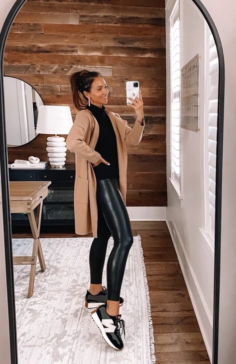 How to Style J.Crew Juliette Sweater Blazer - Blushing Rose Style Blog Vegan Leather Shirt Outfit, Glossy Leggings Outfit, Casual Birthday Lunch Outfit, Neutral Outfits Women Casual, Sporting Event Outfit Fall, Stile Casual Chic, Leather Leggings Outfit, Look Legging, Travel Chic