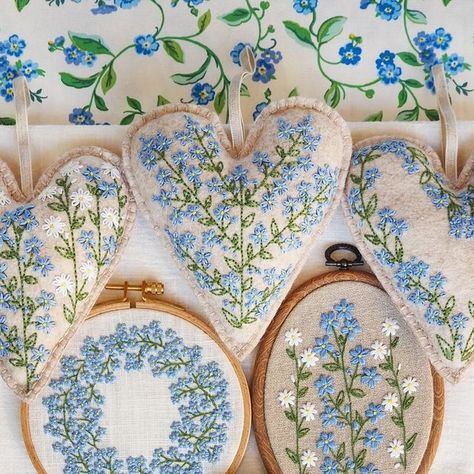 Hannah Burbury on Instagram: "The Forget-me-not Collection will always be a very special collection for me. Not only was it my first collection of embroidery kits, but it was also inspired by my late granny, whom we sadly lost to dementia in 2017. We chose forget-me-nots for granny’s funeral and I crocheted forget-me-not brooches in memory of her. A couple of years later, when I began drawing designs for my own range of embroidery kits, I chose the forget-me-not flower to inspire my first designs. The five hearts are named after my granny, Camille Rosita Mary, my great-granny Beatrice and my great-great-granny Philomena.  The Camille heart soon became a favourite and I have since introduced a few new designs to The Forget-me-not Collection 💙  #MarchMeetTheMaker - Collection" Forget Me Knot Embroidery, Forget Me Not Flowers Embroidery Pattern, Forget Me Not Embroidery, Boro Sashiko, Drawing Designs, My Granny, Forget Me Not Flower, Forget Me Nots, Sewing Box