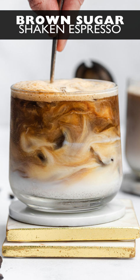 brown sugar shaken espresso Iced Shaken Espresso, Easy Coffee Drinks Recipes, Brown Sugar Shaken Espresso, Espresso Drink Recipes, Iced Espresso, Coffee Recipes Hot, Hot Coffee Drinks, Shaken Espresso, Espresso Recipes