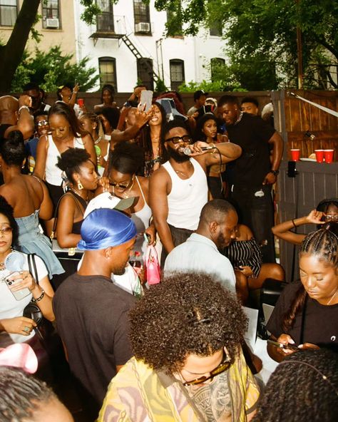 The cookout Backyard Cookout Aesthetic, Cookout Black People, Cookout Aesthetic Black People, Family Cookout Aesthetic, New York Block Party, Black Cookout Aesthetic, Bbq At The Park, Cookout Aesthetic, Black Cookout