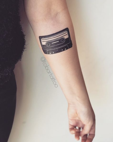 Cassette Tattoo Music Tattoo Instagram @tobartattoo @subculturetattoos Mixed Tape Tattoo, Tape Recorder Tattoo, Cassette Tattoo Design, Mix Tape Tattoo, Vhs Tattoo, Cassette Tape Tattoo, Cassette Tattoo, Tape Tattoo, Skate Tattoo