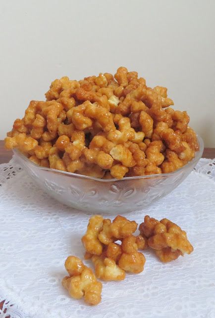 Caramel Popcorn Twists | The English Kitchen Popcorn Recipes Caramel, The English Kitchen, Twisted Recipes, English Kitchen, Appetizers Easy Finger Food, English Kitchens, Easy Eat, Flavored Popcorn, Caramel Corn