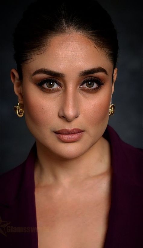 Karina Kapoor, Kareena Kapoor Photos, Bridal Hair Buns, Actress Without Makeup, Kareena Kapoor Khan, Actor Picture, Nose Jewelry, Kareena Kapoor, Actress Pics