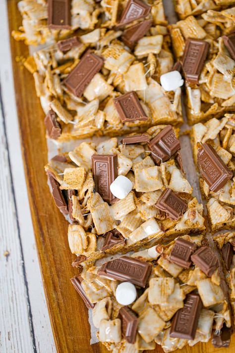 S’mores Bars Golden Graham, Golden Grahams Smores, Smores Cereal, Crockpot Fondue, Golden Graham Smores, Golden Grahams Smores Bars, Cereal Bars Recipe, Cereal Desserts, Smores Bites