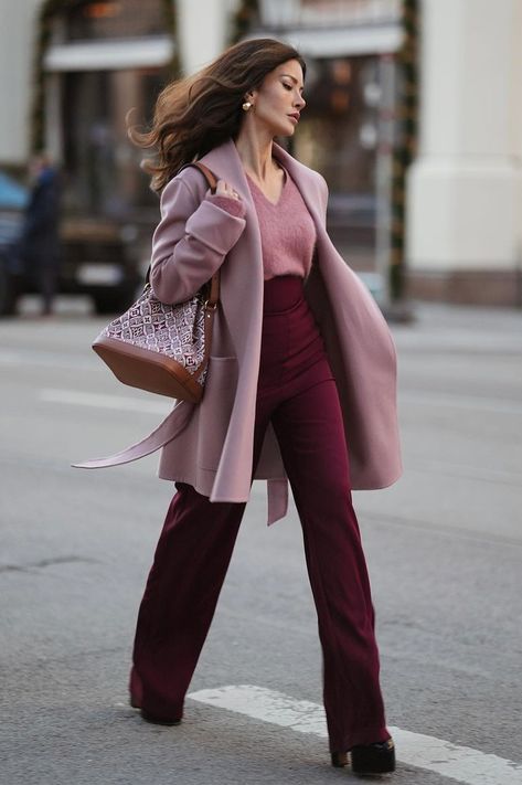 Trendy Fall Outfits, Pink Coat, Looks Chic, Mode Inspo, Style Mistakes, Work Outfits Women, Fall Fashion Trends, Professional Outfits, Classy Women