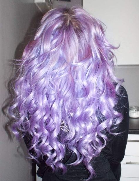 Lilac Hair Curly, Curly Lilac Hair, Curly Lavender Hair, Lilac Curly Hair, Pale Purple Hair, Purple Wavy Hair, Hairstyle With Butterfly Clips, Hairstyle With Butterfly, Lavender Hair Dye