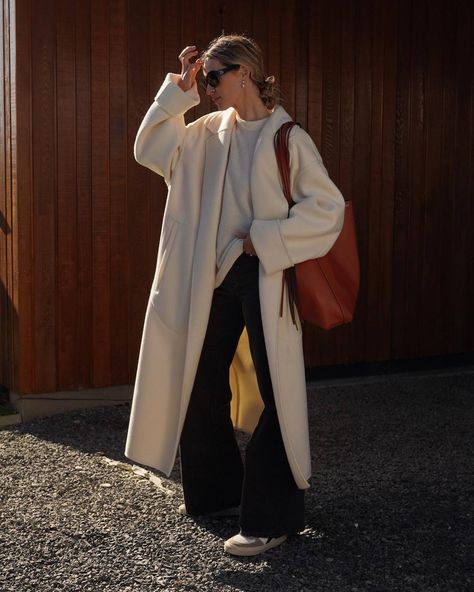 White Coat Outfit, Coat Outfit Casual, White Winter Coat, Anouk Yve, Estilo Hippy, Coat Street Style, Winter 22, The Best Advice, Style Inspiration Winter