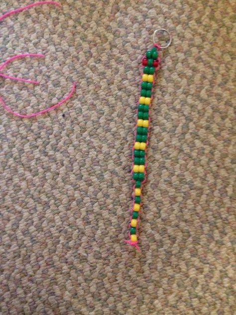 Easy for Kids Pony Bead Snake! : 4 Steps Pony Bead Snake, Bead Snake, Pony Bead Animals, Snake Crafts, Pony Bead Projects, Braided Friendship Bracelets, Friendship Bracelets Easy, Pony Bead Crafts, Pony Bead Patterns