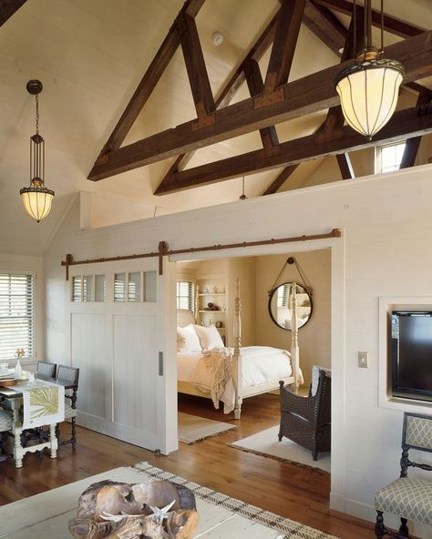 Carriage House Apartments, Barn Apartment, Barn Style Doors, Barndominium Floor Plans, Garage Apartment, Traditional Bedroom, Pole Barn Homes, Wooden Beams, Design Del Prodotto