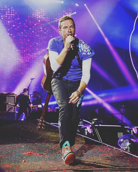 Chris ❤ Cris Martin, Coldplay Quotes, Enya Music, Bands Pictures, Coldplay Paradise, Coldplay Chris, Cold Play, Phil Harvey, Chris Martin Coldplay