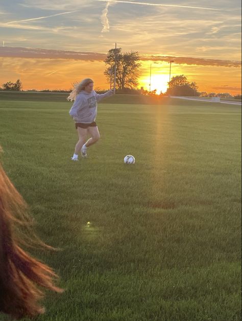 Soccer Friends Aesthetic, Soccer Camp Aesthetic, Kickball Aesthetic, Playing Outside Aesthetic, Playing Soccer Aesthetic, Playing Football Aesthetic, Summer Manifestations, Feild Day, Preppy Places