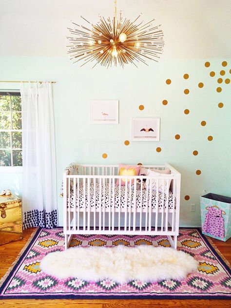 Adorable and stylish nursery Glam Nursery, Eclectic Kids Room, Starburst Chandelier, White Crib, Stil Boho, Deco Boheme, Baby's Room, Nursery Inspiration