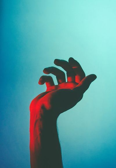 High Contrast photography ideas Lumiere Photo, Hand Photography, Hand Reference, 인물 드로잉, Foto Art, Foto Inspiration, Red Aesthetic, Wren, Photography Inspo