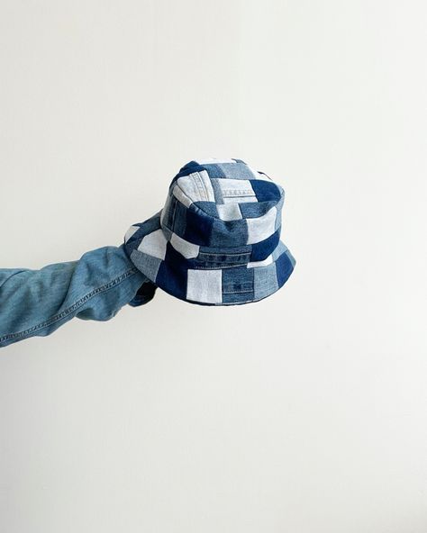 Denim Hat Diy, Sewing Projects Denim, Denim Bucket Hat Pattern, Diy Denim Bucket Hat, Jeans Patchwork Diy, Denim Accessories Diy, Hats Diy Ideas, Denim Diy Upcycling, Bucket Hat Diy