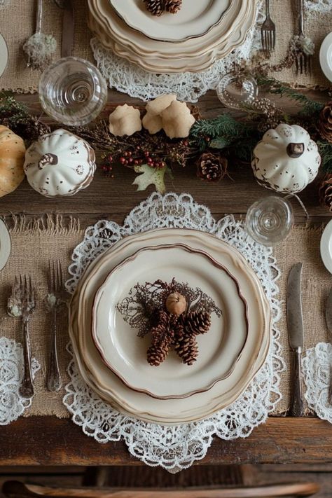 Style rustic table settings with burlap and lace for a cozy Thanksgiving aesthetic. #RusticDecor #ThanksgivingTable #BurlapAndLace Country Table Settings, Rustic Table Settings, Historic Farmhouse, Farmhouse Table Setting, Thanksgiving Aesthetic, Cozy Thanksgiving, Rustic Table Setting, Country Table, Burlap And Lace