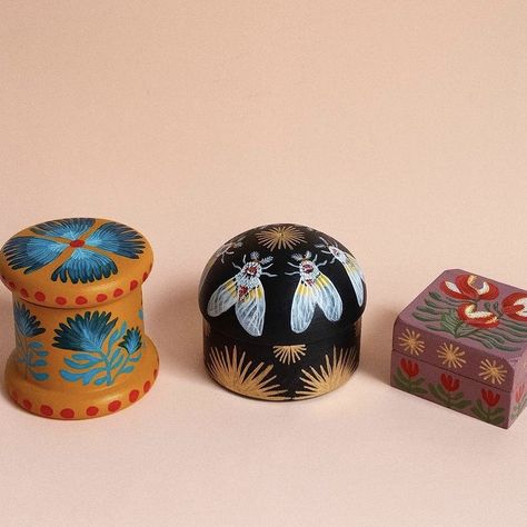 Small Box Decorating Ideas, Painted Trinket Boxes Diy, Trinket Box Painting Ideas, Ceramic Jewelry Box, Pretty Box, Clay Ceramics, Dream House Decor, Creative Home, Small Boxes