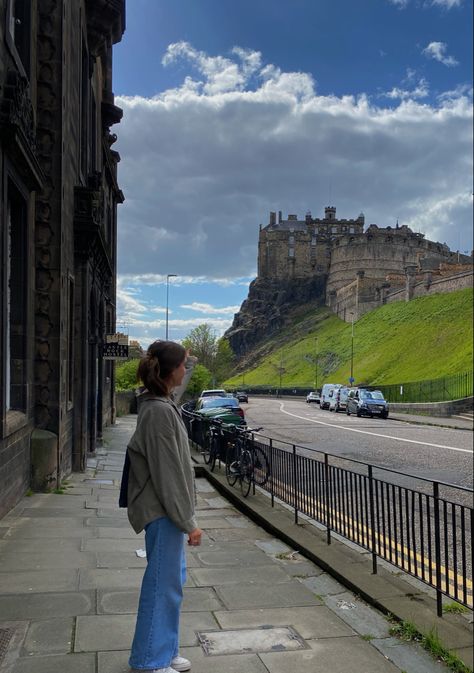 Traveling To Scotland Outfits, Edinburgh Scotland Aesthetic Outfits, Living In Edinburgh Aesthetic, Living In Scotland Aesthetic, Scotland Outfit Aesthetic, Edinburgh Life Aesthetic, Scotland Summer Aesthetic, Edinburgh Scotland Aesthetic Summer, Edinburgh Summer Outfits