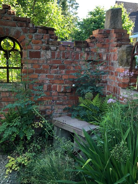 Artistic Garden Ideas, Garden Ruins Diy, Old Garden Wall, Garden Folly Ruins, Red Brick Courtyard, Brick Wall With Plants, Stone Wall Outdoor, Ruins Garden, Garden Brick Wall