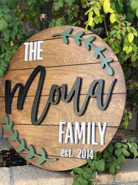 Wood Family Signs, Wood Name Plates For Home, Circle Name Signs, Round Name Plates For Home, Wooden Logo Sign, Family Wood Signs With Names, Wooden Name Plates For Home, Family Name Signs Wood, Home Signs Wooden