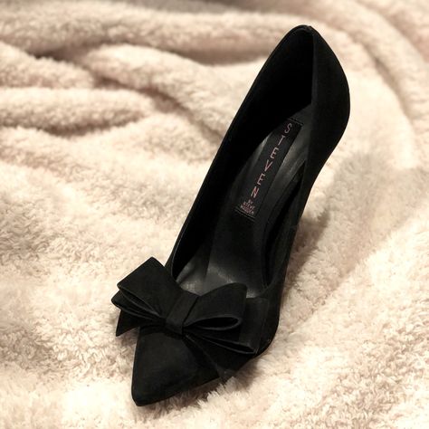 Never Worn Steven Black Suede Heels With Bow Size 5 3 1/2 Inch Heel Pariscore Aesthetic, Black Bow Shoes, 2 Inch Heels Classy, Black Classy Shoes, Elegant Shoes Classy, Girly Shoes Sneakers, Shoe Organization Ideas, Elegant Black Heels, Quince Shoes