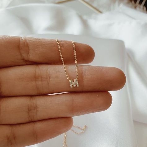 Jewelry Necklace Simple, Rose Gold Circle, Neck Pieces Jewelry, Fancy Jewelry Necklace, Pretty Jewelry Necklaces, Modern Gold Jewelry, Necklace Initial, Choker Pendant, Gold Rings Fashion