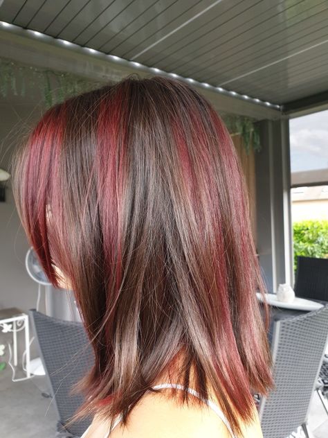 Red Skunk Hair Brown, Middle Layer Dyed Hair, Red Highlights Brown Hair Short, Dark Red Dyed Hair Underneath, Black And Red Chunky Highlights Curly Hair, Red N Brown Hair, Short Dyed Hair Highlights, Highlights Short Hair Brown, Chunky Red Highlights On Brown Hair