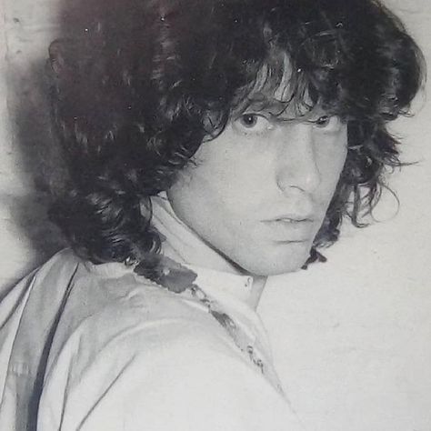 Jim Morrison Icons, Jim Morrison Pfp, 60s Rockstar, Jim Morrison Aesthetic, Jim Morrison Rare, Feminine Hairstyle, Jake And Josh, Hairstyle Brunette, Blogger Aesthetic