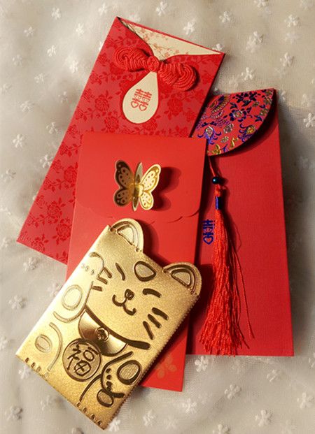 My parents would give me a red envelope, it’s some money in the envelope. Chinese Money Envelope, Red Pocket Design Chinese, Hong Bao Design, Red Envelope Aesthetic, Red Pocket Design, Chinese Envelope, Money Packet, Lai See, Chinese Packaging