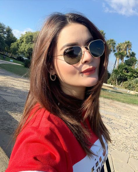 57.2k Likes, 422 Comments - Minal Khan (@minalkhan.official) on Instagram: “Life is tough darling, but so are you.” Ray Ban Sunglasses Women Wayfarer, Ray Ban Sunglasses Women Aviators, Ray Ban Erika Sunglasses, Minal Khan, Ray Ban Sunglasses Women, Glasses Trends, Ray Ban Women, Kriti Sanon, Posing Guide