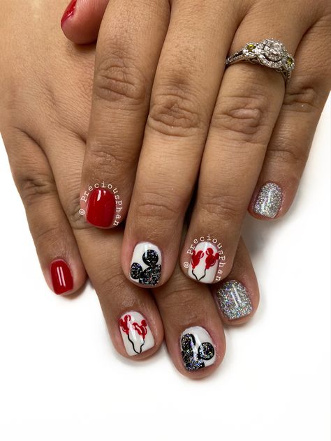 Valentine Mickey Nails, Disney Nails Valentines Day, Disney World Nails Christmas, Mickey Mouse Valentines Nails, Disney Heart Nails, Mickey Christmas Nails Design, Mickey Mouse Inspired Nails, 4th Of July Disney Nails, New Years Disney Nails