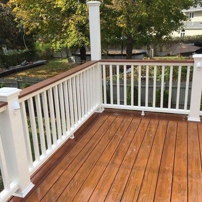 Wood Deck Railing, Backyard Decorating, Front Porch Railings, Vinyl Deck, Deck Pictures, Deck Installation, Patio Deck Designs, Deck Posts, Trex Deck