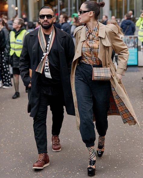 The Style Stalker on Instagram: “@burberry @londonfashionweek…” Burberry Outfit Street Style, Burberry Street Style, London Fashion Weeks, Top Street Style, Burberry Outfit, Street Style Blog, Scandinavian Fashion, Couple Outfits, Newest Trends