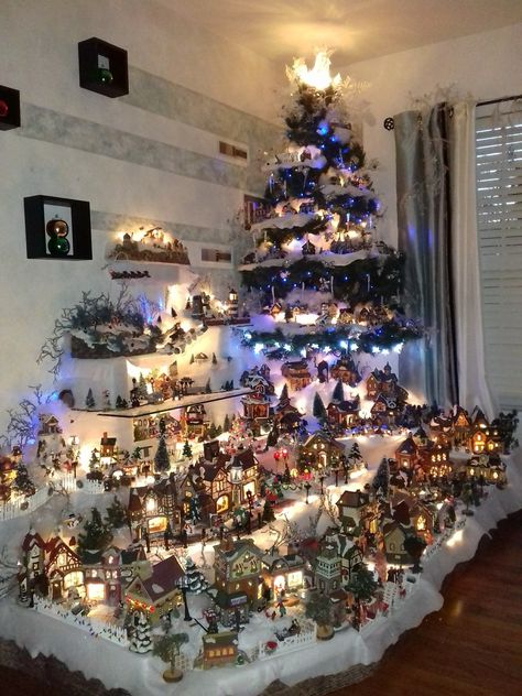 Xmas Houses Christmas Villages, Large Christmas Village Display, Christmas Village Set Up, How To Set Up A Christmas Village, Christmas Town Display Ideas, Ways To Display Christmas Village, Christmas Village With Train, Christmas Village Set Up Ideas, Christmas Village Table