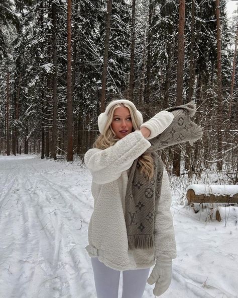 Chestnut Springs Series, Snow Pics, Chestnut Springs, Elsie Silver, Fashion Travel Outfit, Mountain Outfit, Winter Instagram, Winter Outfits Aesthetic, Tiktok Outfits