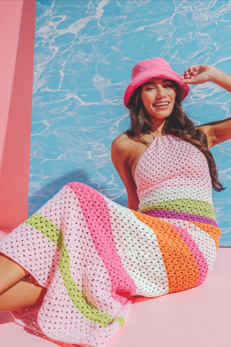 Retrouvez ce modèle de robe au crochet sur notre site :) Its Summer Time, Crochet Fashion Patterns, Crochet Inspiration, Crochet Fashion, Summer Time, Brazil, Couture, Crochet, Pattern