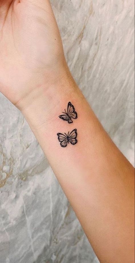 Wrist Tattoos Girls, Butterfly Tattoos On Arm, Butterfly Wrist Tattoo, Cool Wrist Tattoos, Cute Hand Tattoos, Small Butterfly Tattoo, Butterfly Tattoos For Women, Wrist Tattoos For Women, Small Hand Tattoos