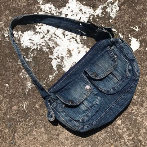 Shoulder Bag Aesthetic Outfit, Shoulder Bag Aesthetic, Y2k Bags, Outfit Denim, Jean Purse, Thrift Flip, Bag Aesthetic, Pretty Bags, Cute Purses