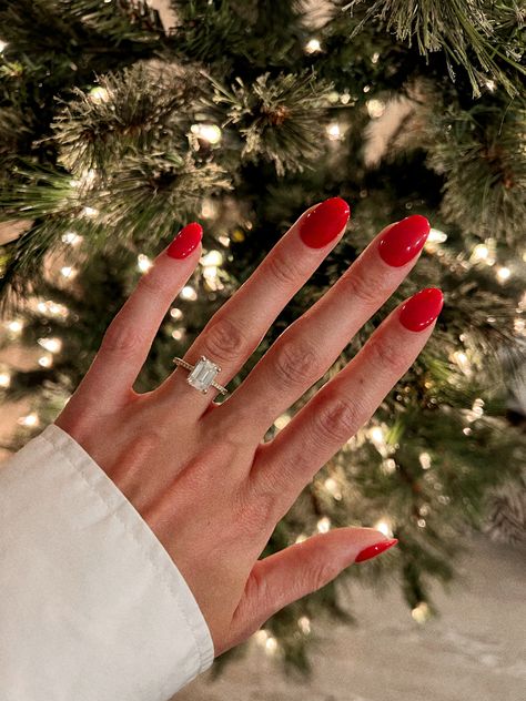 Red Tips Dip Nails, Opi Big Apple Red Almond Nails, Red Opi Dip Powder, Christmas Red Dip Nails, Red Nails Engagement Ring, Dip Powder Red Nails, Opi Big Apple Red Nails, Opi Big Apple Red Dip, Christmas Nails Plain Colors