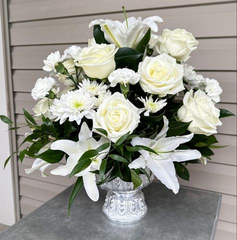 Roses Bouquet Gift, Money Flowers, Crazy Rich Asians, Event Flowers, Rose Bouquet, Floral Centerpieces, White Flowers, Flowers Bouquet, Table Decorations