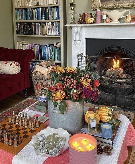 Eclectic Grandma, Fall Decor Living Room Cozy, Traditional Eclectic, Visual Gallery, Cottage Decor Living Room, Up House, Barbie Dream House, Dream Apartment, Decoration Inspiration