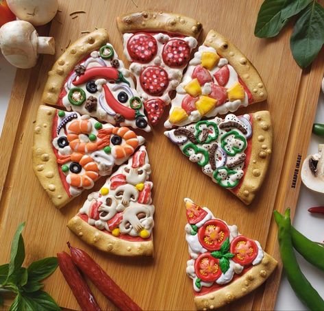 Pizza Cookies Royal Icing, Butter Cookies Decoration, Cookie Piping, Pizza Cookie, Pizza Cookies, Royal Iced Cookies, Cookies Theme, 귀여운 음식 그림, Cookie Pizza