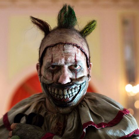 The 12 Craziest Scenes in ‘American Horror Story’ History Ahs Characters, American Horror Stories, American Horror Story 3, Evil Clowns, Scary Clowns, Creepy Clown, Horror Show, Poster Series, Horror Movie Characters