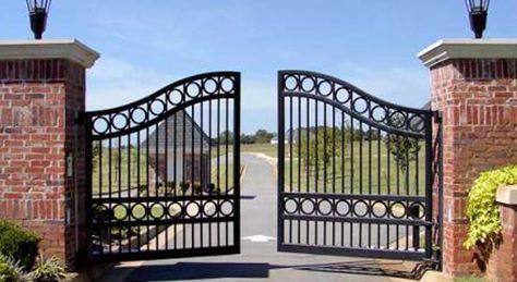 Farm Gates Entrance, Entrance Gates Driveway, Property Gates, Metal Driveway Gates, House Front Wall Design, Metal Garden Gates, Yard Gate, Steel Gate Design, Farm Gate