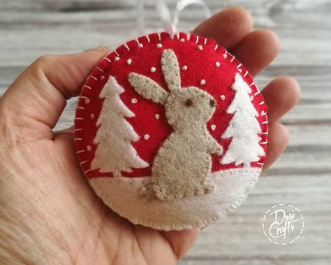 Wool Felt Christmas, Felted Christmas, Felt Ornaments Patterns, Red Christmas Ornaments, Heart Christmas Ornaments, Christmas Bunny, Felt Crafts Christmas, Embroidered Jewelry, Felt Bunny