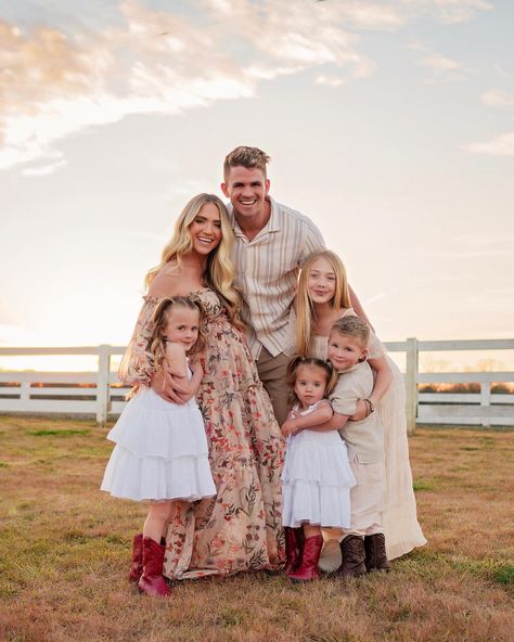 At the end of the day, the most important thing to me is that my kids grow up knowing what an amazing God we serve & to unashamedly spread… | Instagram Ashley Benson Pregnant, Savannah Soutas, Twilight Renesmee, Family Portrait Outfits, Savannah Rose, Cole And Savannah, Dance Moms Funny, Cute Family Photos, Labrant Fam