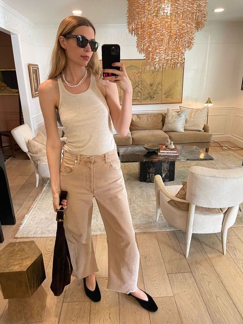 Beige Denim Pants Outfit, Courtney Grow Style, Beige Jeans Outfit, Courtney Grow, Daily Outfit Ideas, Velvet Ballet Flats, Denim Pants Outfit, Trendy Outfits Inspiration, Pinterest Style