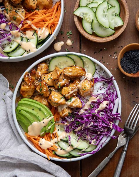 Chicken Glow Bowl, Healthy Meal With Rice, Kristin Cavallari Bang Bang Chicken, Cold Chicken Bowls, Veggie Chicken Bowl, Chicken Bahn Mi Bowl, Crispy Chicken Bowl, Bang Bang Chicken Bowl, Poke Bowl Chicken