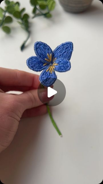 3d Embroidered Flowers, 3d Embroidery Designs, 3d Embroidery Flowers, 3d Embroidery, Embroidery 3d, Wire Flowers, Embroidered Shoes, Contemporary Embroidery, 3d Flowers