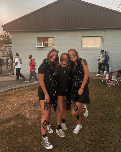 Black Out Dress Up Day School, Blackout Outfit Ideas, Black Out School Spirit Outfits, All Black Football Game Outfit, Black Out Spirit Week Outfit, Black Out Spirit Week, Black Out Outfits For Football Games, Black Out Football Game Outfits, Fnl Fits